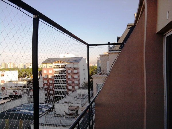 Red de seguridad en balcon sin techo